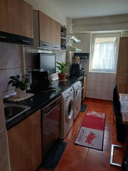 Apartament cu 4 camere decomandat în Vitrometan
