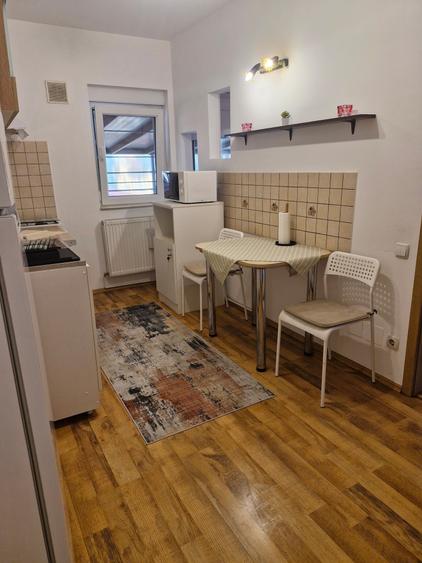Apartament cu 4 camere semidecomandat în Circumvalațiunii