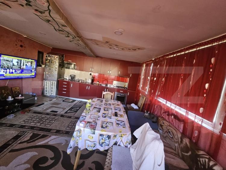 Apartament cu 4 camere semidecomandat, mobilat în Florești