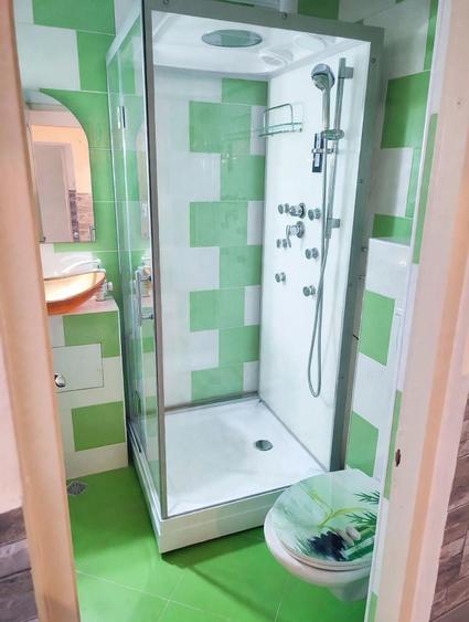 Apartament cu 4 camere decomandat în Central