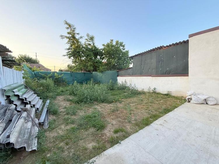 Duplex cu 4 camere cu Canalizare în Plopi