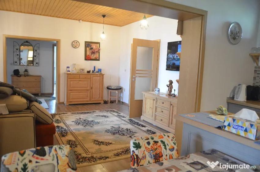 Casă cu 5 camere cu Teren 3420 Mp în Valea Călugărească