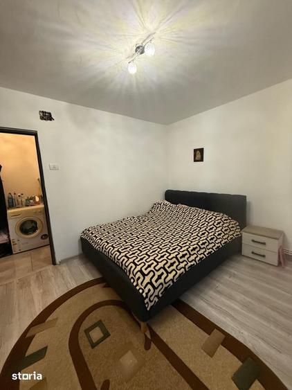 Apartament cu 3 camere semidecomandat în Gară