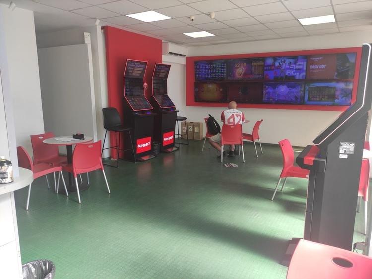 Spațiu comercial, de 74 mp, în Exterior Vest