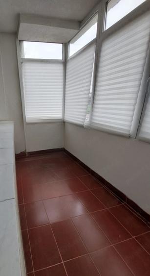 Apartament cu 3 camere semidecomandat în Palat