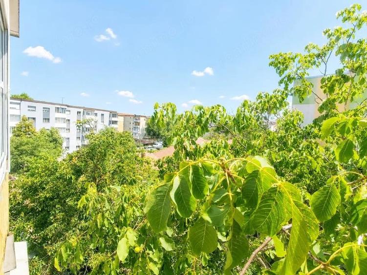 Apartament cu 2 camere semidecomandat în Girocului