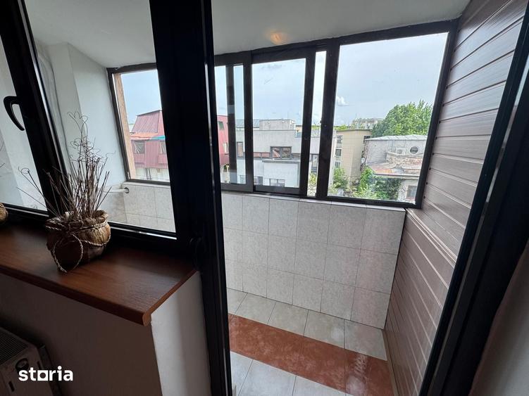 Apartament cu 4 camere decomandat în Cotroceni