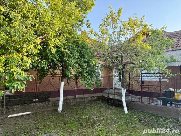 Casă cu 5 camere cu Teren 1180 Mp în Curtici
