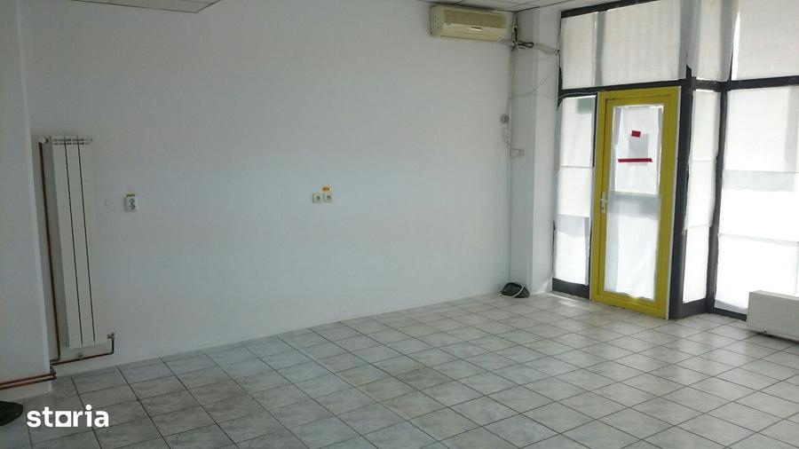 Spațiu comercial, de 70 mp, în Podu Roș