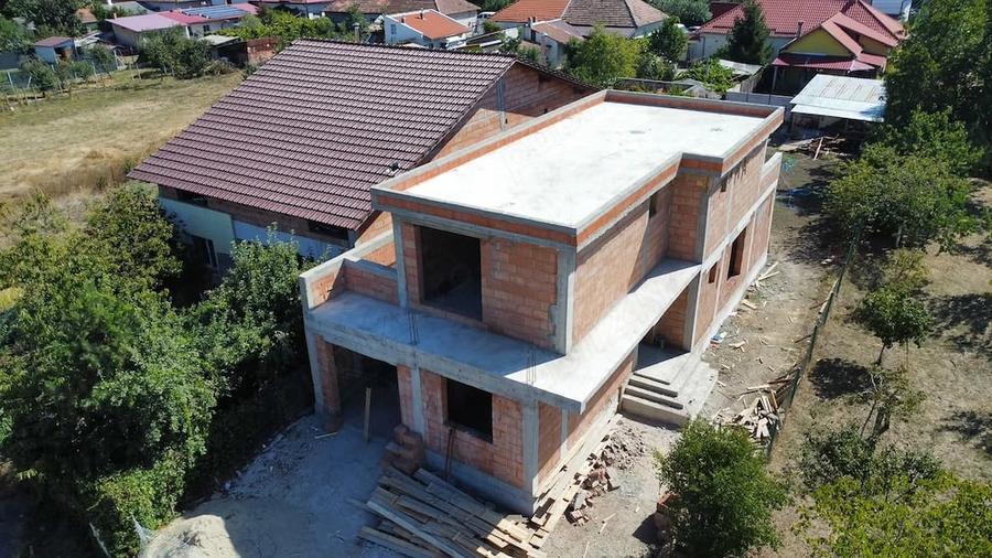 Casă cu 4 camere cu Teren 500 Mp în Central