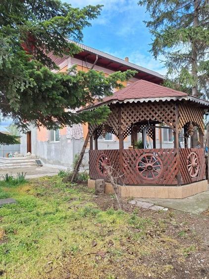 Casă cu 4 camere în Limpeziș