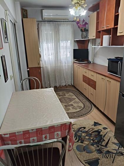 Apartament cu 2 camere decomandat în Republicii
