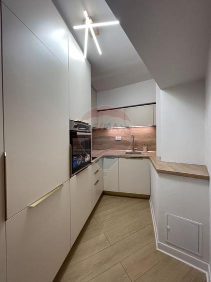 Apartament cu 3 camere decomandat, mobilat în P-ța Alba Iulia