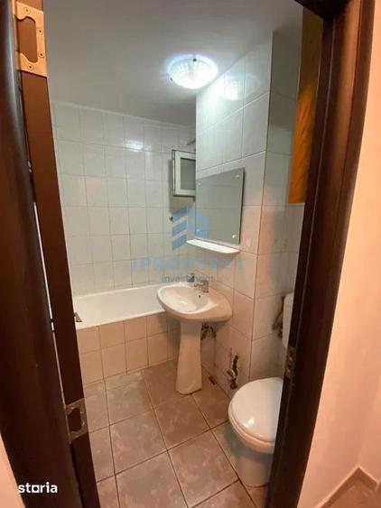 Apartament cu 3 camere în Tei