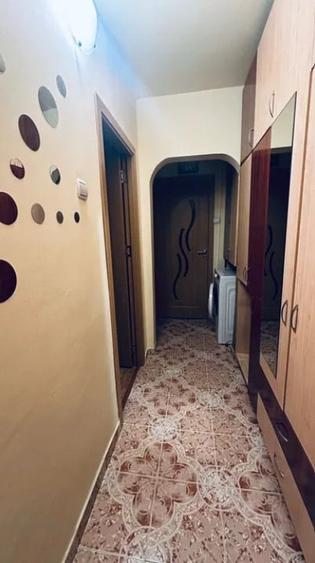 Apartament cu 3 camere semidecomandat în Dacia