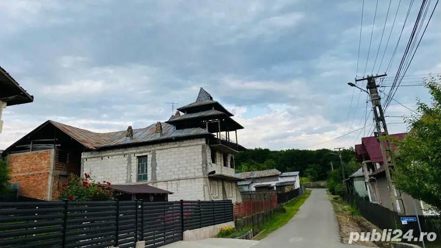 Casă cu 6 camere cu Teren 815 Mp în Ocnița