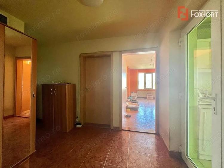 Apartament cu 4 camere semidecomandat, mobilat în Olimpia-Stadion