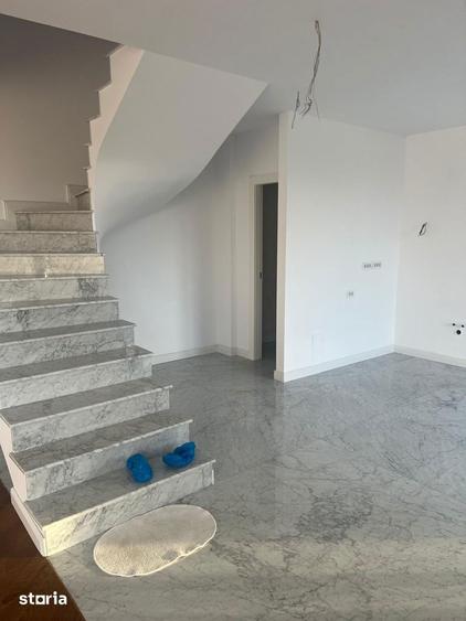 Casă cu 5 camere cu Teren 208 Mp în Central