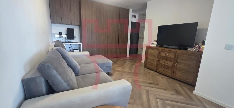 Apartament cu 2 camere semidecomandat, mobilat în Semicentral
