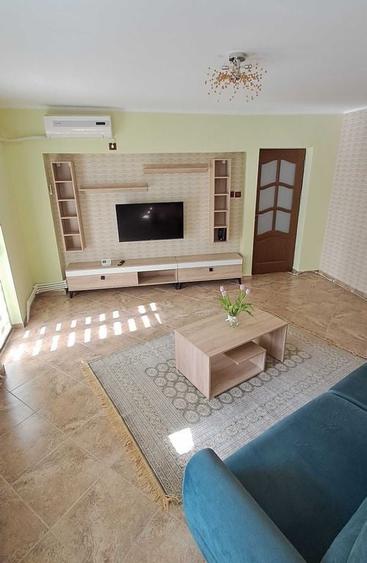 Apartament cu 3 camere decomandat în Micro 17