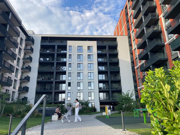 Apartament cu 3 camere semidecomandat în Theodor Pallady