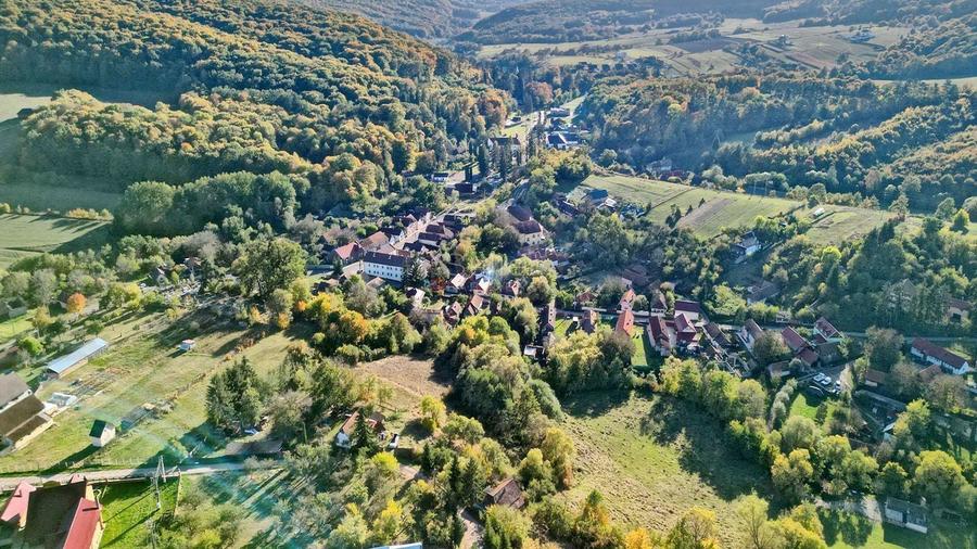 Teren Construcții intravilan de 2825 mp, în Vâlcele
