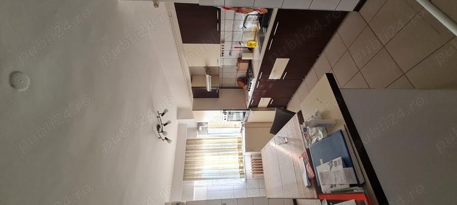 Apartament cu 3 camere decomandat în Cetate