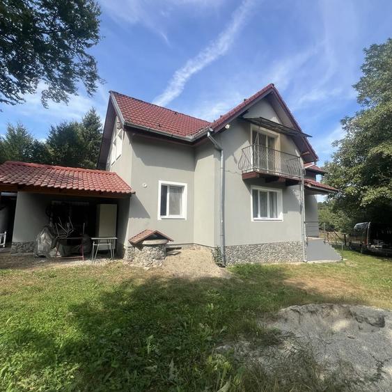 Casă cu 4 camere în Central