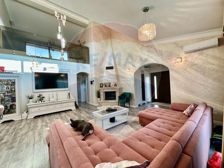 Casă cu 5 camere cu Teren 960 Mp în Vânători