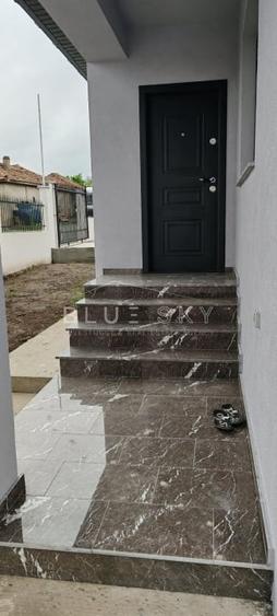 Casă individuală cu 3 camere cu Canalizare în Lumina