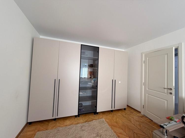 Apartament cu 2 camere semidecomandat în Podu Roș