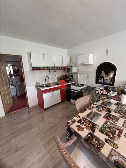 Casă cu 4 camere cu Teren 555 Mp în Eforie