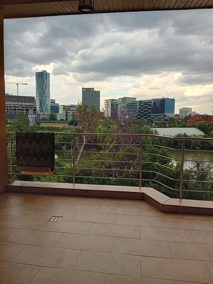 Apartament cu 4 camere semidecomandat în Floreasca