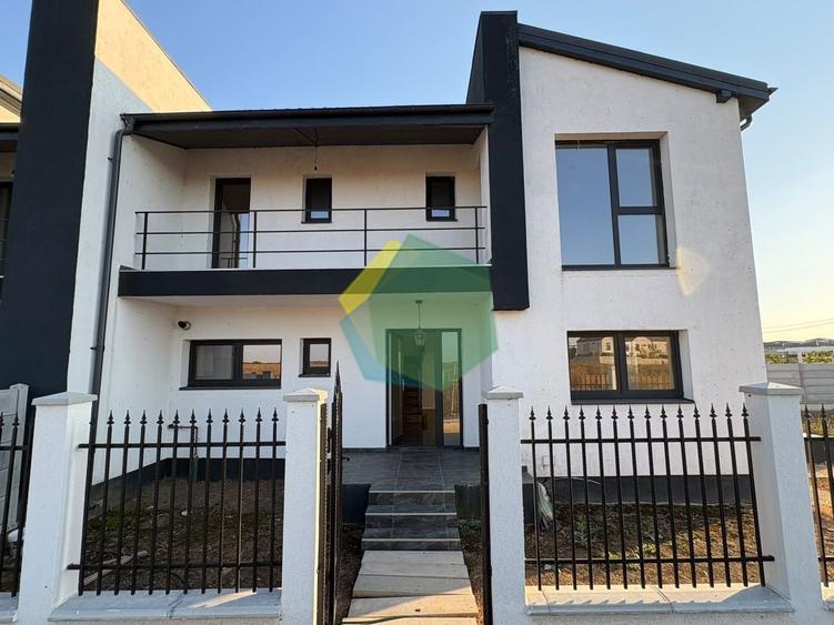 Duplex cu 4 camere cu Canalizare în Sud-Est