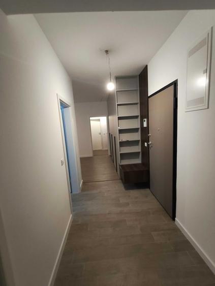 Apartament cu 3 camere decomandat în Metalurgiei
