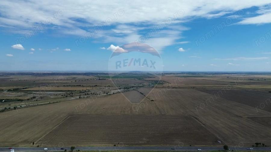 Teren de 27500 mp, în Tișița