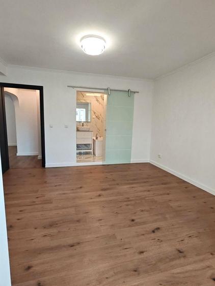 Apartament cu 4 camere decomandat în Decebal