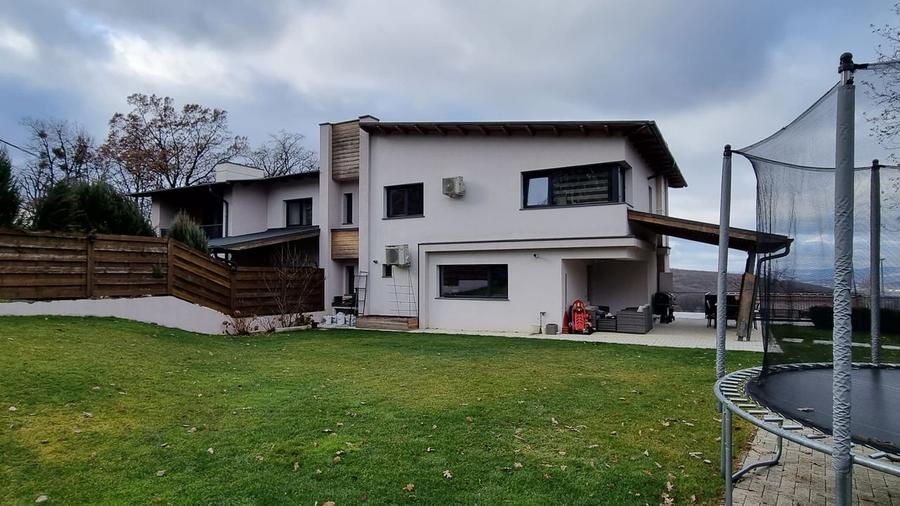 Duplex cu 4 camere cu Teren 690 Mp în Făget