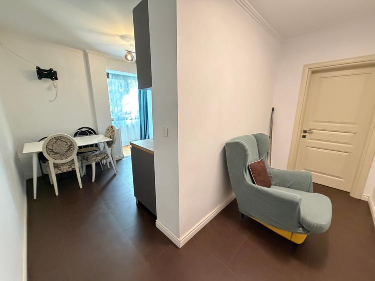 Apartament cu 3 camere semidecomandat, mobilat în Circumvalațiunii