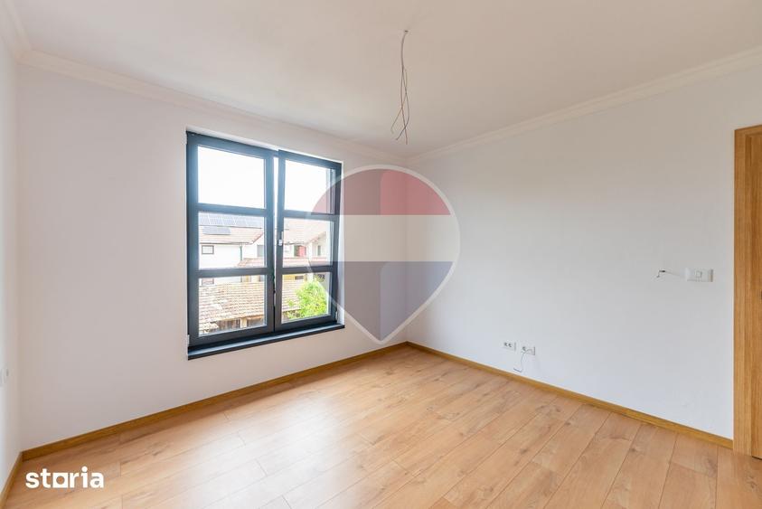 Casă cu 4 camere cu Teren 230 Mp în Pârneava