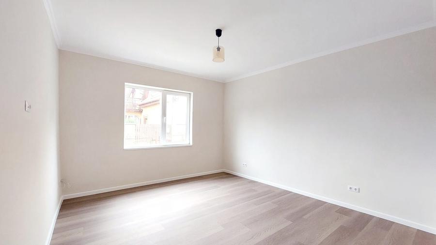 Casă cu 3 camere cu Teren 453 Mp în Central