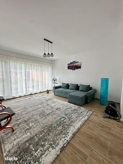 Casă cu 6 camere cu Teren 717 Mp în Holboca