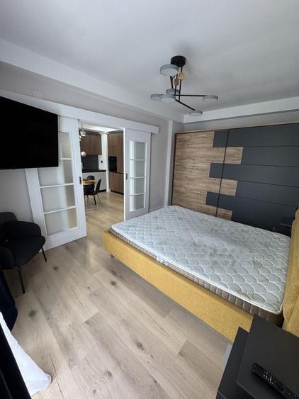 Apartament cu 3 camere decomandat în Tunari