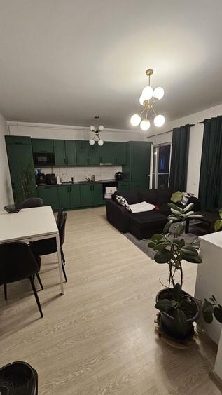 Apartament cu 2 camere semidecomandat, mobilat în Florești