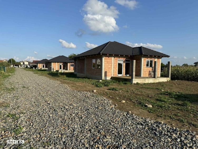 Casă cu 3 camere în Păulești