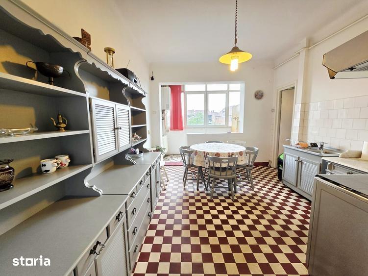 Apartament cu 3 camere decomandat în Gruia