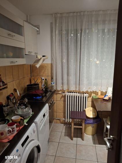 Apartament cu 3 camere semidecomandat în Giulești