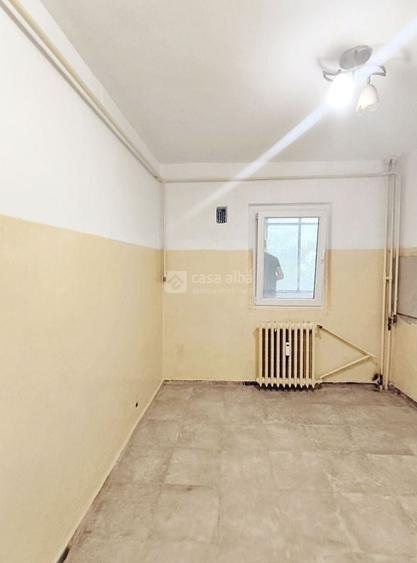 Garsonieră decomandată în Central