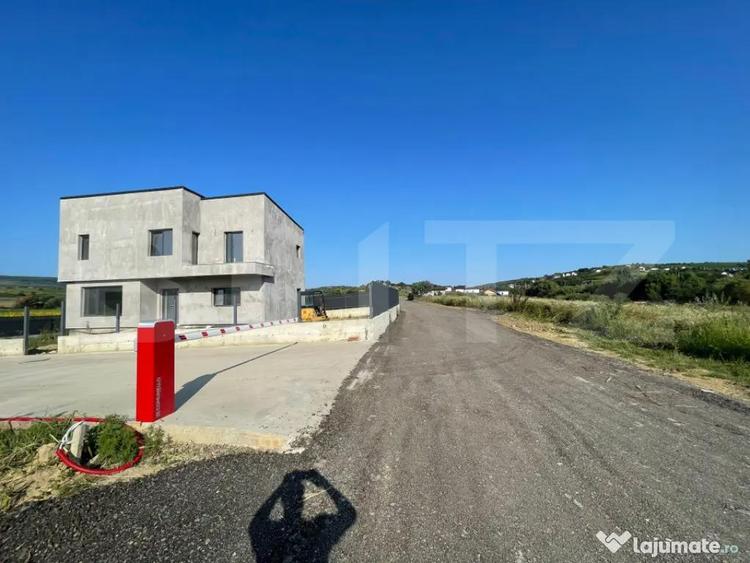 Casă cu 4 camere cu Teren 400 Mp în Tomești