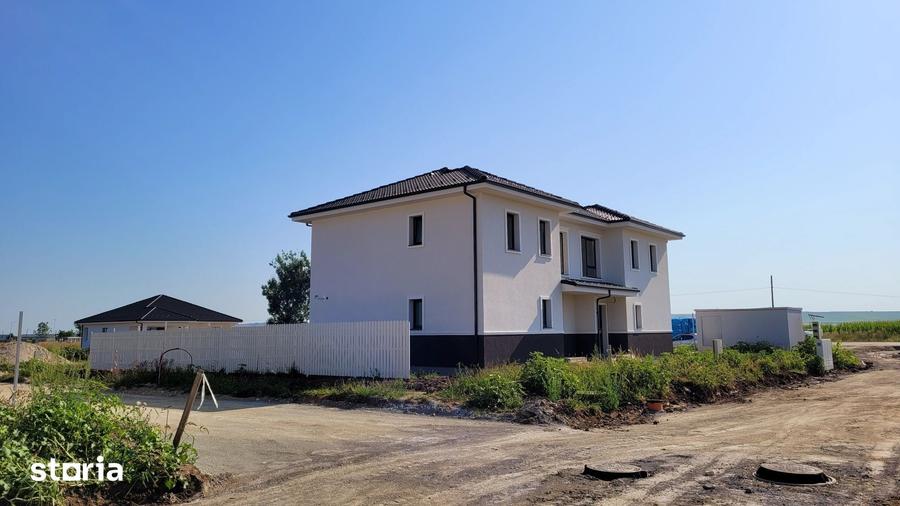 Casă cu 4 camere cu Teren 300 Mp în Șura Mică